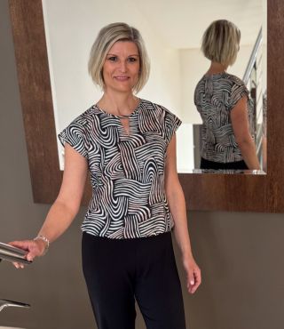 😍Tuhle vzdušnou letní halenku využijete k mnoha příležitostem.✌️ Co na ní říkáte? #elegance #originality #beautystyle